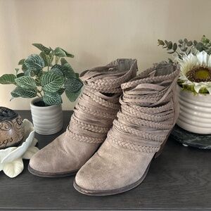Fergie Crème Heels